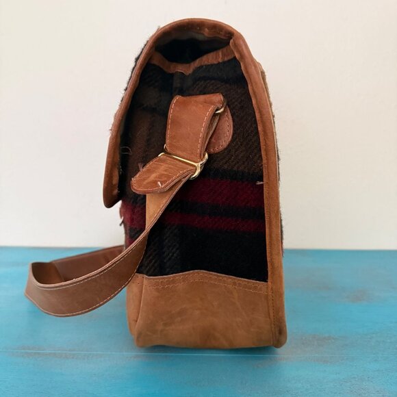 Vintage ORVIS Red Plaid Wool & Brown Leather Men's Crossbody Messenger Bag - Picture 7 of 12